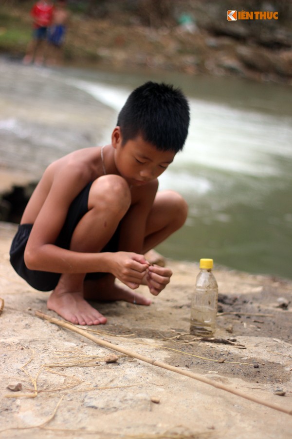 Trung thu khong có quà của trẻ em mièn son cuóc-Hinh-8