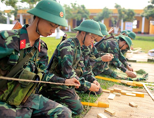 Tan binh Quan doan 2 truong thanh tren bai tap-Hinh-6