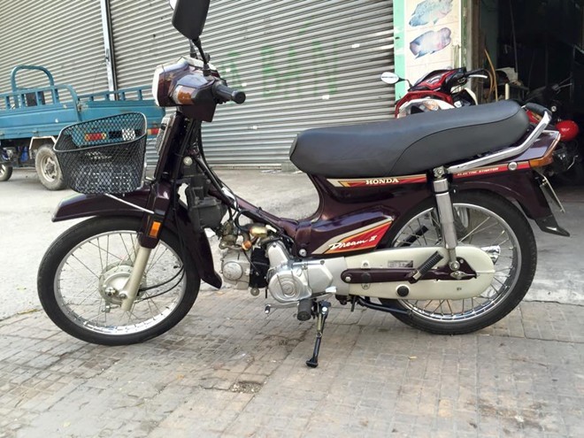 Honda Dream 2 lan banh 99km tai Sai Gon gia ca tram trieu-Hinh-2