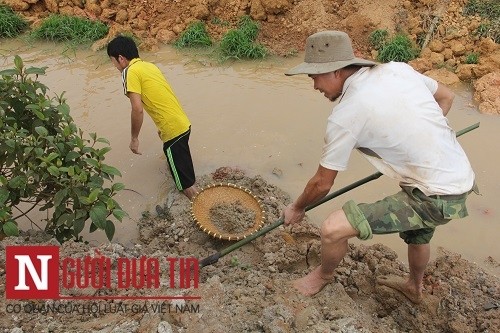 Dan Nghe An keo nhau di ‘mot’ da do cau may-Hinh-2