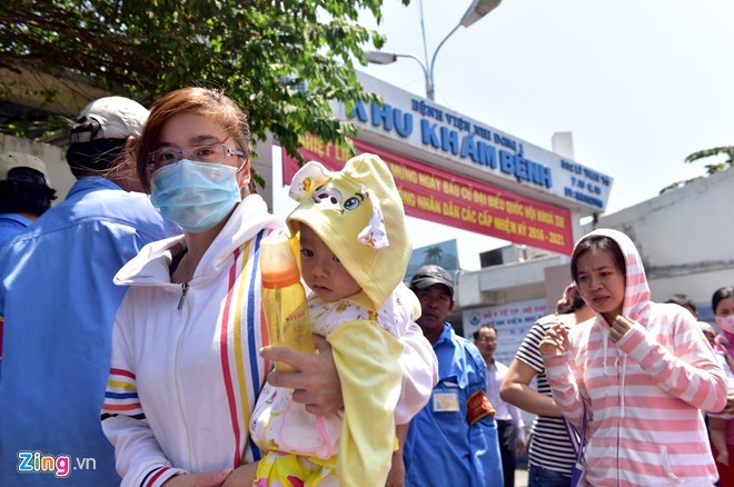 Tham canh o Benh vien Nhi Dong ngay nang nong-Hinh-2