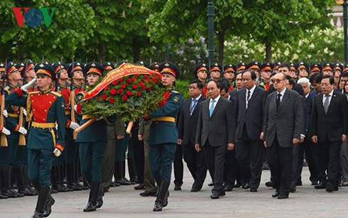 Thu tuong Nguyen Xuan Phuc vao Lang vieng Lenin