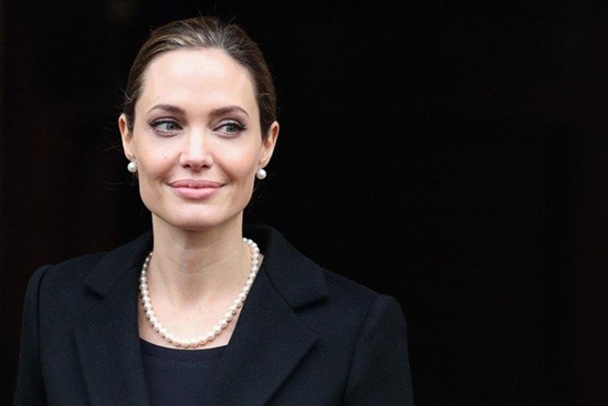 Tin don Angelina Jolie tu tu la sai su that