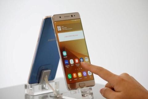Kinh hoang: Galaxy Note 7 khien ca mot chiec o to phat no-Hinh-10