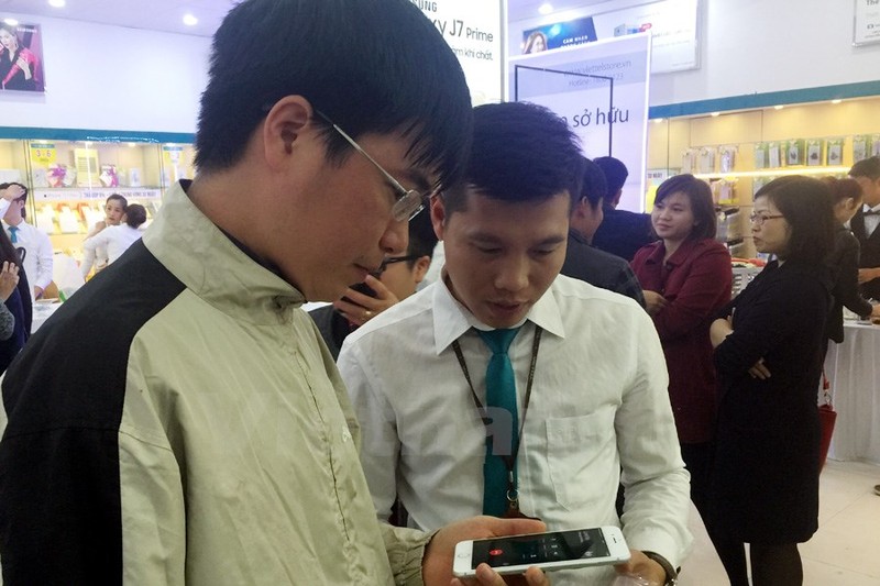 Khong co canh xep hang mua iPhone 7 o Viet Nam-Hinh-7