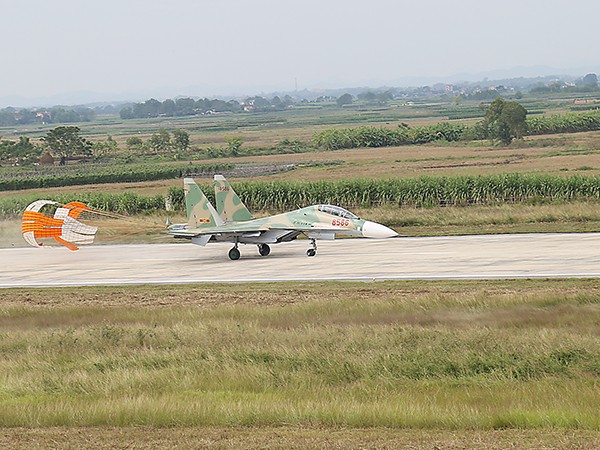 Them mot trung doan khong quan Viet Nam trang bi Su-30MK2-Hinh-8