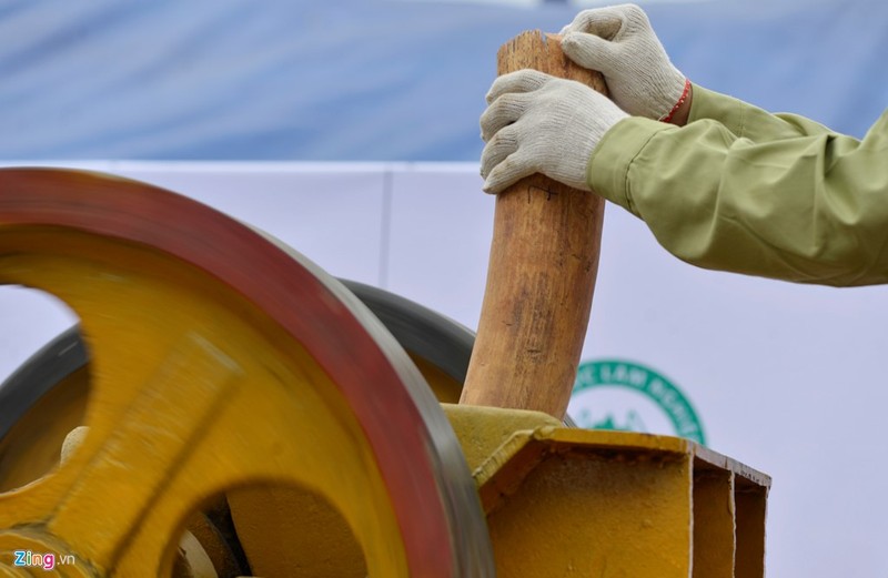 Tieu huy hon 2 tan nga voi va 70 kg sung te giac-Hinh-9