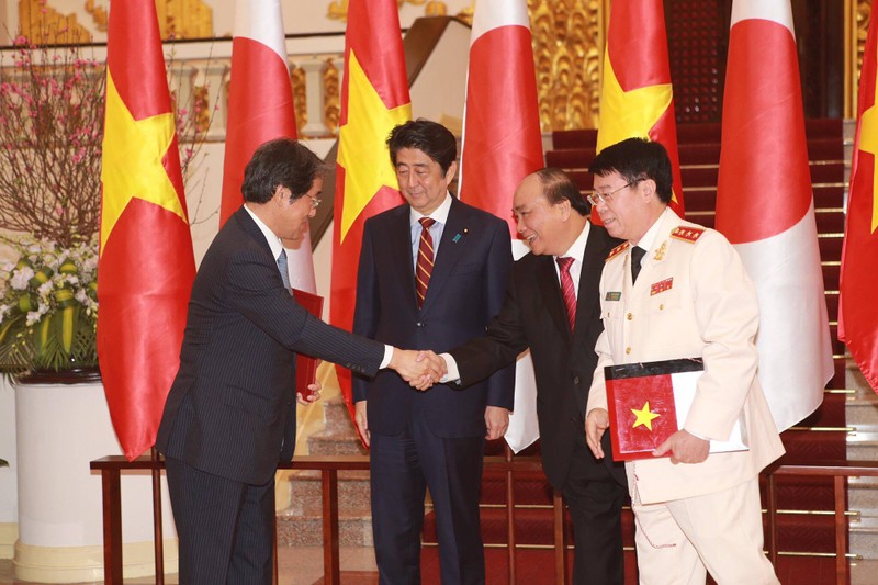 Thu tuong Nguyen Xuan Phuc hoi dam voi Thu tuong Shinzo Abe-Hinh-7