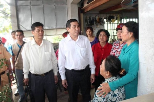 Tien Giang: Container dam vao nha dan, 3 nguoi thuong vong-Hinh-3