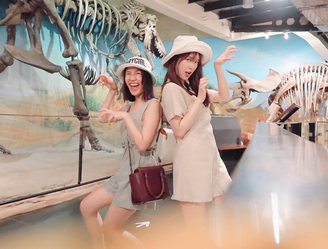 Hai hot girl noi tieng Thai Lan trong trai dau van choi than voi nhau