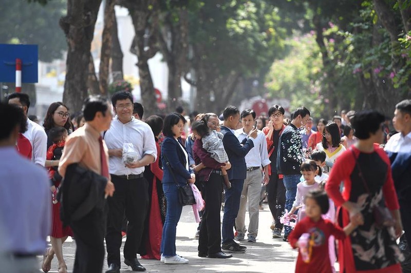 Thoi tiet mung 2 Tet: Ha Noi nang nong, gan cham moc 30 do