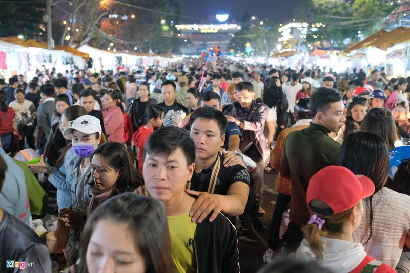 Ngat tho canh “nguoi ngam nguoi” o cac diem den noi tieng cua Da Lat-Hinh-8