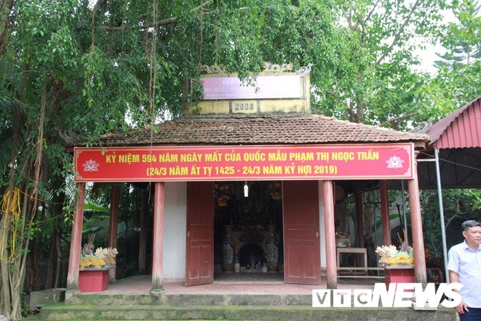 Lan xuong song Chu tim ngoi mo co khong lo nghi cua vo vua Le Loi