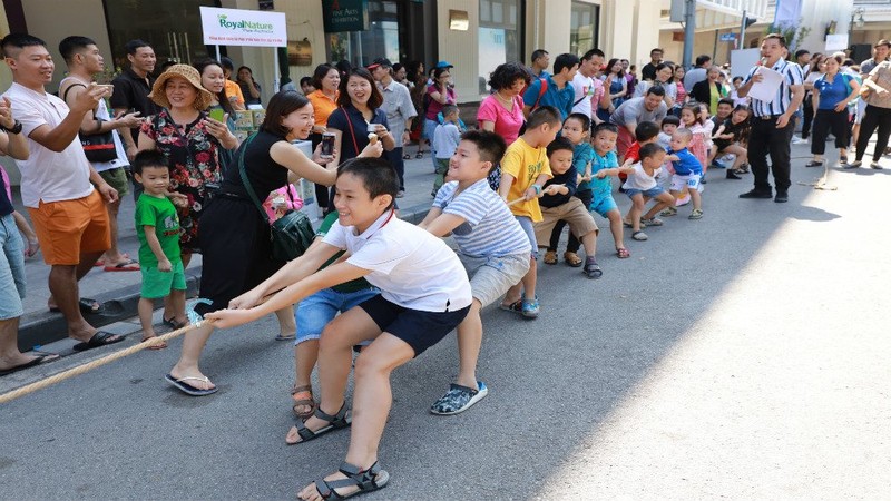 2.000 em nho trong ngay thu Bay than thien voi moi truong tai pho di bo Ha Noi-Hinh-12