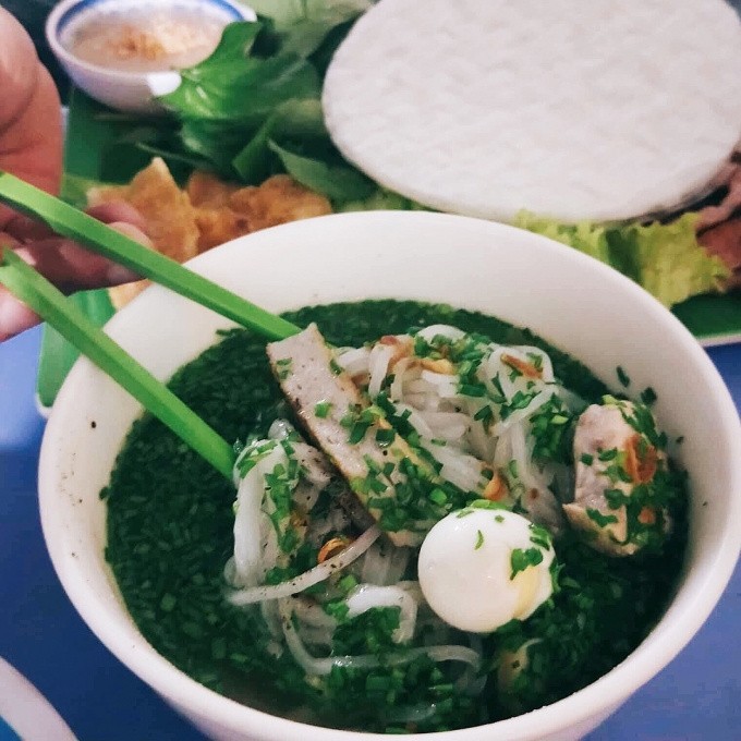 Dac san banh canh nuc tieng Phu Yen re ma ngon liu luoi-Hinh-4