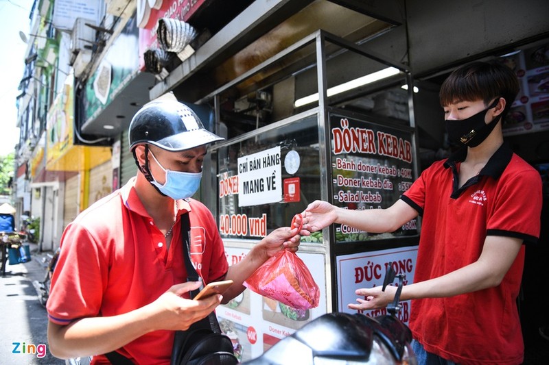 So phan nhung tiem banh mi Ha Noi ngay dich benh-Hinh-3