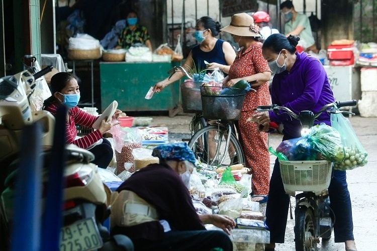 Mach chi em 5 bi quyet di cho mua dich, tiet kiem nhung van day du dinh duong