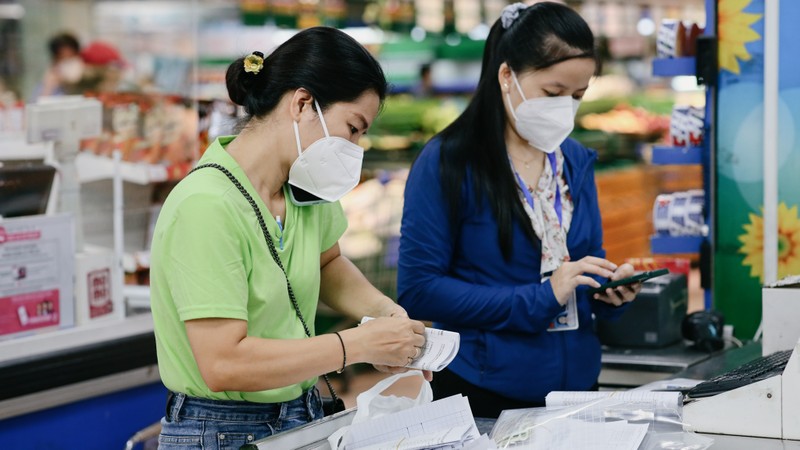 Mot ngay di cho ho nguoi dan TP.HCM cua anh linh tre-Hinh-6