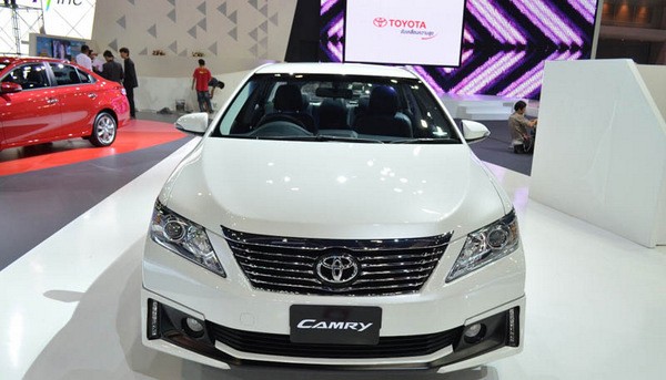 Can canh Toyota Camry “do” goi “Extremo” gia 886 trieu