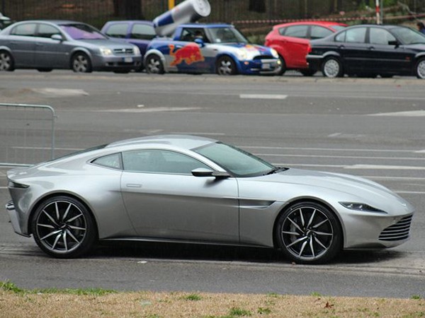 Xem Aston Martin DB10 chay trong phim truong Diep vien 007 moi-Hinh-4