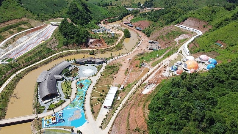 Moc Chau Island bi Thanh tra Bo Xay dung “tuyt coi“: Chu dau tu noi gi?