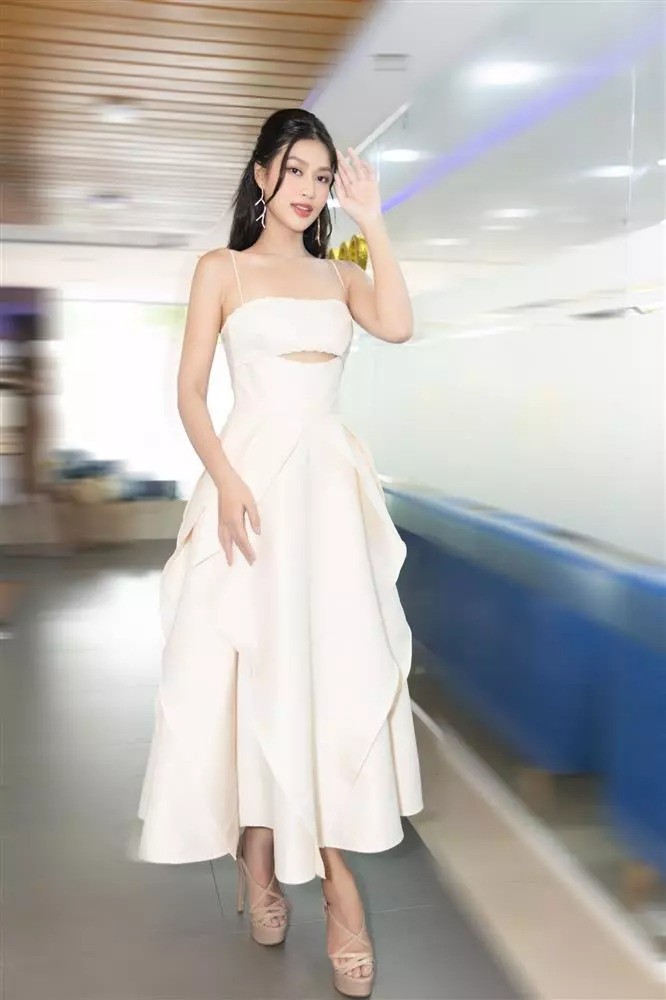 Hoa hau Thien An quen photoshop vet seo loi tham den-Hinh-5