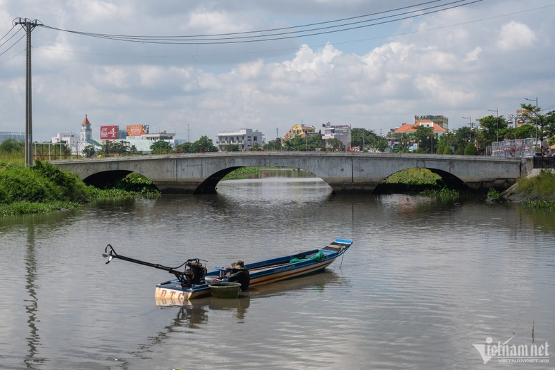 Phien ban Thap Rua ho Guom la o mien Nam bi bo hoang-Hinh-12