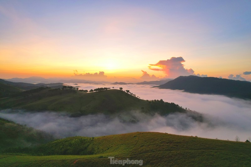 San may tren dinh Phuong Hoang - toa do 'check in song ao' moi cuc dep o Quang Ninh-Hinh-13