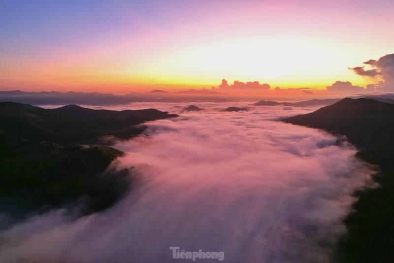 San may tren dinh Phuong Hoang - toa do 'check in song ao' moi cuc dep o Quang Ninh-Hinh-5