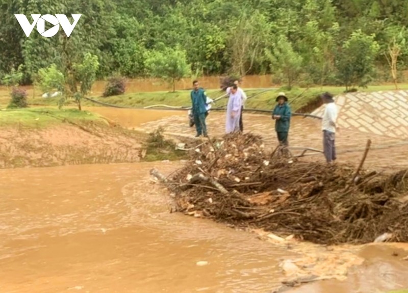 4 du khach nuoc ngoai bi lu cuon troi tai Lam Dong