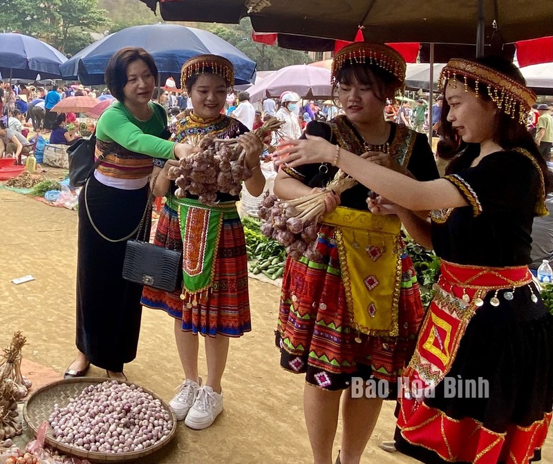 Nhung diem den du lich cong dong hap dan o huyen Mai Chau-Hinh-2