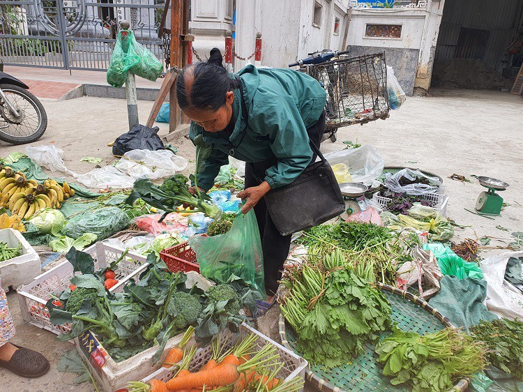 Sau Tet, nhieu nguoi di cho “nga ngua” khi nghe bao gia-Hinh-5