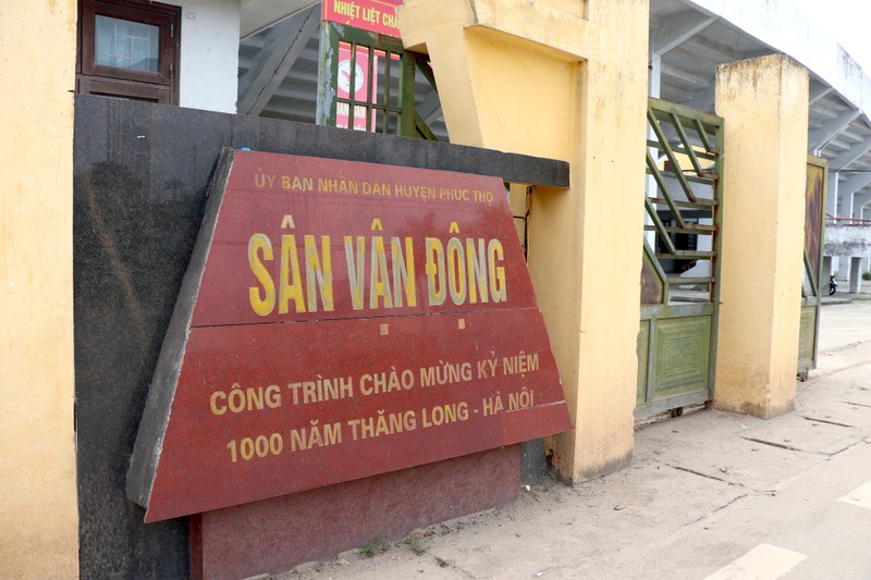 San van dong 'hoanh trang' nhung 'ngu quen' ca chuc nam o Ha Noi