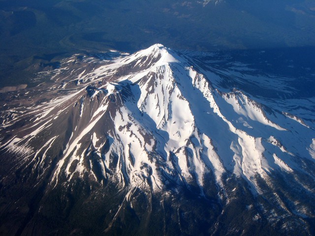 Nui Shasta va nhung bi an chua co loi giai