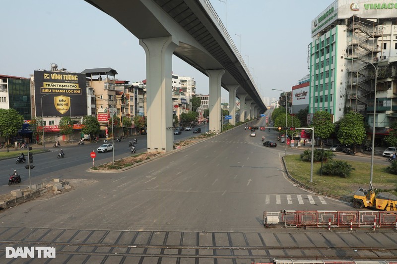 Ngay thu hai ky nghi le, duong pho Ha Noi vang ve-Hinh-9