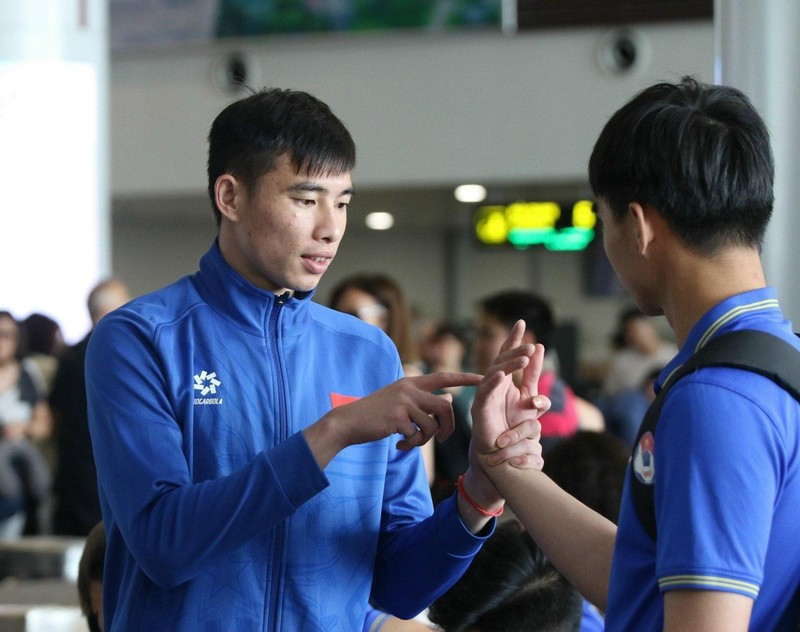 U23 Viet Nam ve nuoc sau giai U23 chau A, HLV Hoang Anh Tuan trai long-Hinh-4