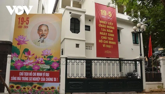 Ha Noi trang hoang co hoa ruc ro ky niem 134 nam ngay sinh Bac Ho-Hinh-10