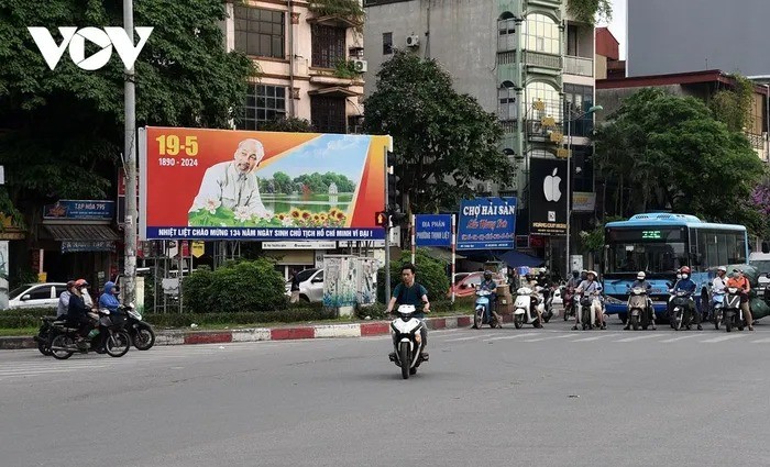 Ha Noi trang hoang co hoa ruc ro ky niem 134 nam ngay sinh Bac Ho-Hinh-17