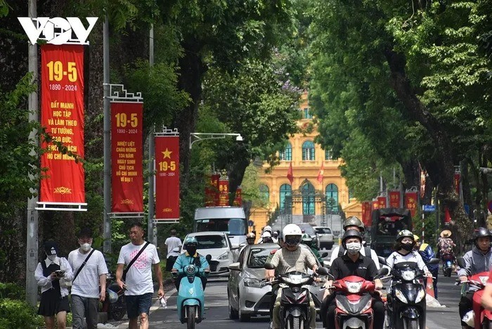 Ha Noi trang hoang co hoa ruc ro ky niem 134 nam ngay sinh Bac Ho-Hinh-2