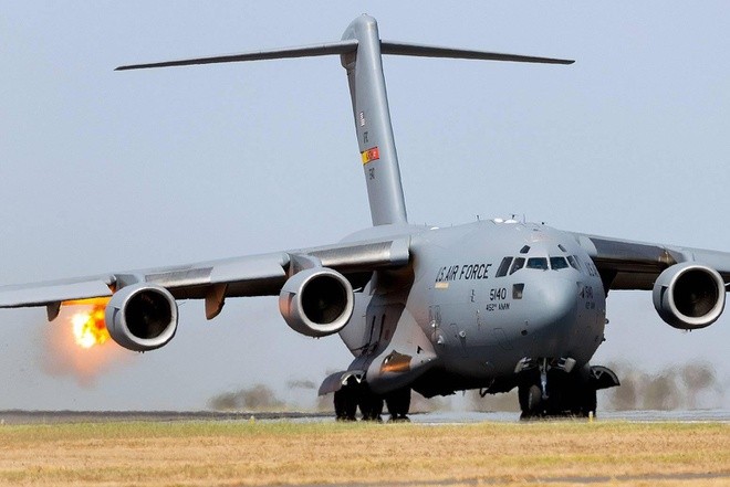 Man bieu dien “giua pho” cua van tai co chien luoc khong lo C-17!-Hinh-16