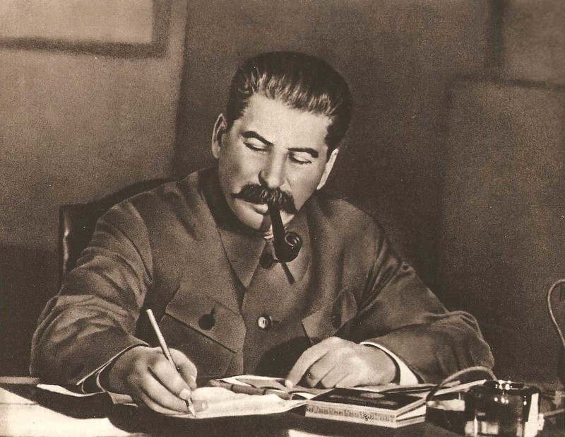 “Muoi don danh cua Stalin” de bep Duc Quoc xa trong The chien II-Hinh-3