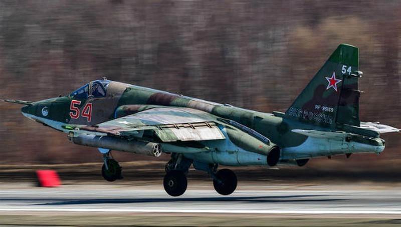 Chi voi 2 chiec Su-25, Nga ap dao hoan toan mot top F-22 My?-Hinh-13