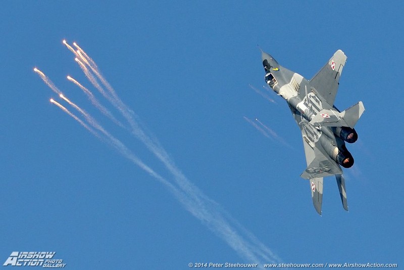 MiG-29 cua Iran tap tran xe toac muc tieu gia dinh tren khong-Hinh-15