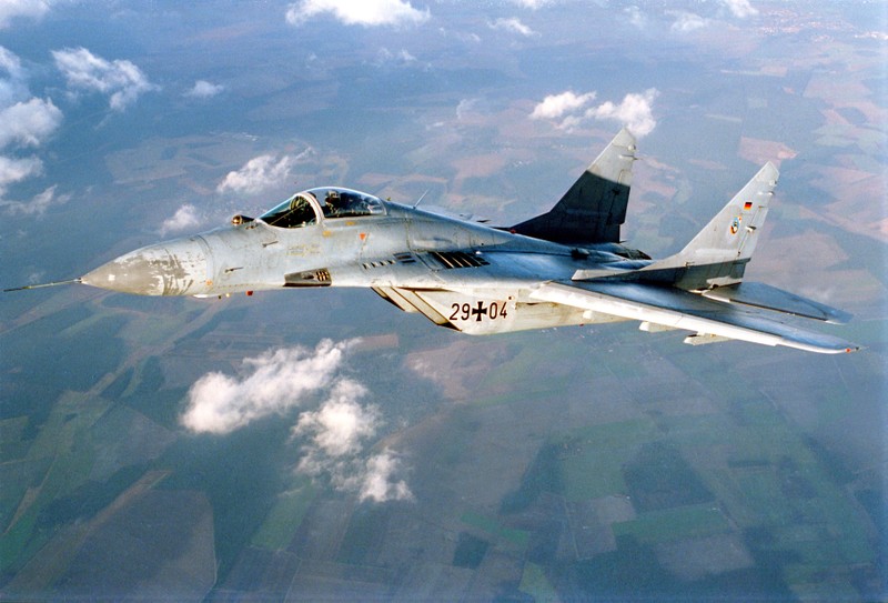 MiG-29 cua Iran tap tran xe toac muc tieu gia dinh tren khong-Hinh-17