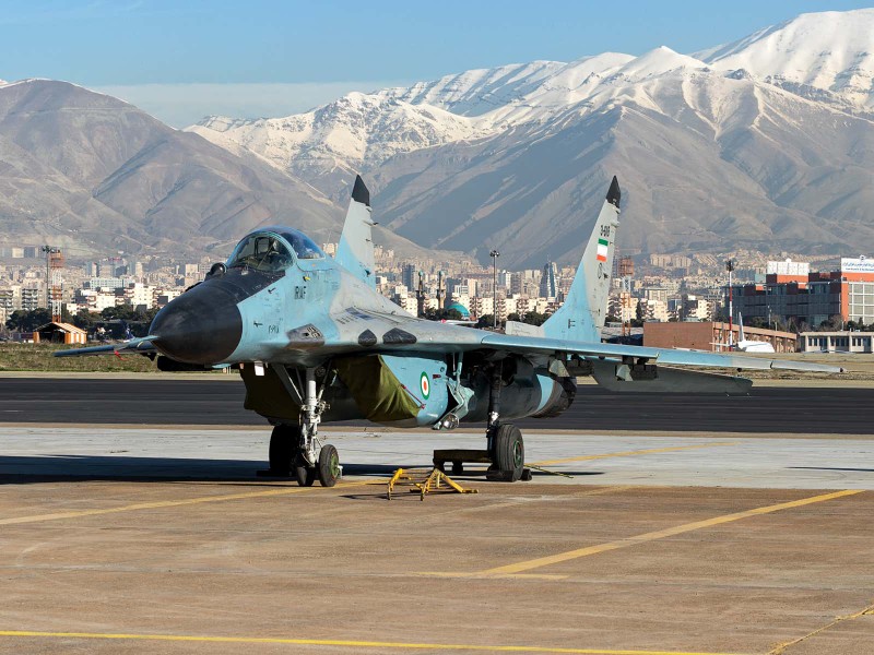 MiG-29 cua Iran tap tran xe toac muc tieu gia dinh tren khong-Hinh-4