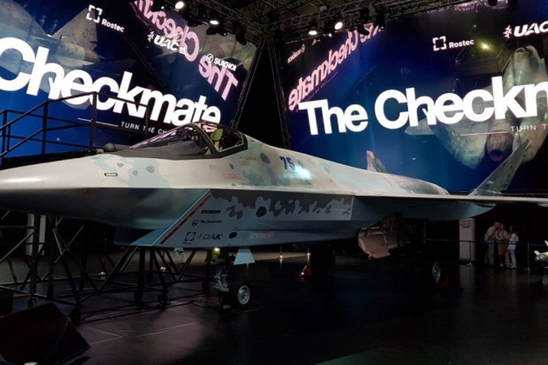 Su-75 Checkmate tai Dubai Airshow: Van chi la mo hinh!-Hinh-4