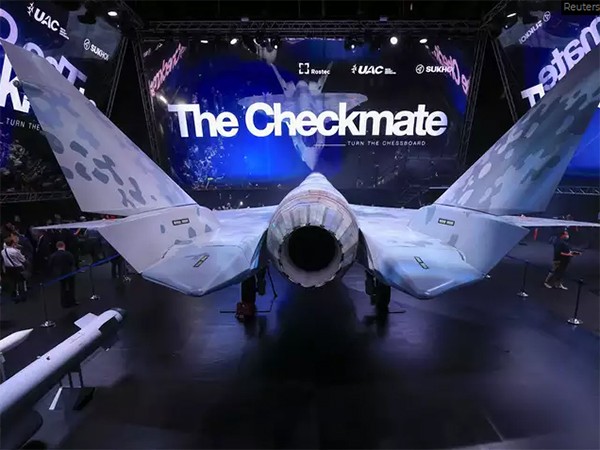 Su-75 Checkmate tai Dubai Airshow: Van chi la mo hinh!-Hinh-6