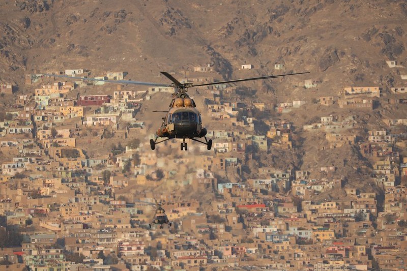 Dan vu khi cuc khung Taliban mang ra duyet binh tai Kabul-Hinh-9