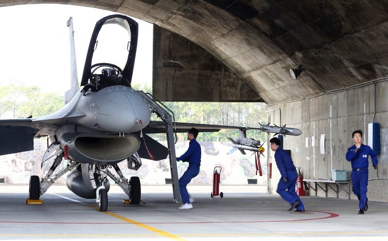 Dai Loan nhap bien phien ban tiem kich F-16 manh nhat-Hinh-11