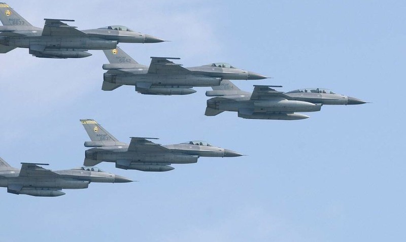 Dai Loan nhap bien phien ban tiem kich F-16 manh nhat-Hinh-15